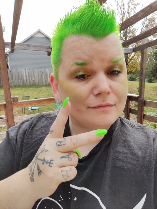 New hair, who dis? https://t.co/6YBRPpNVKi