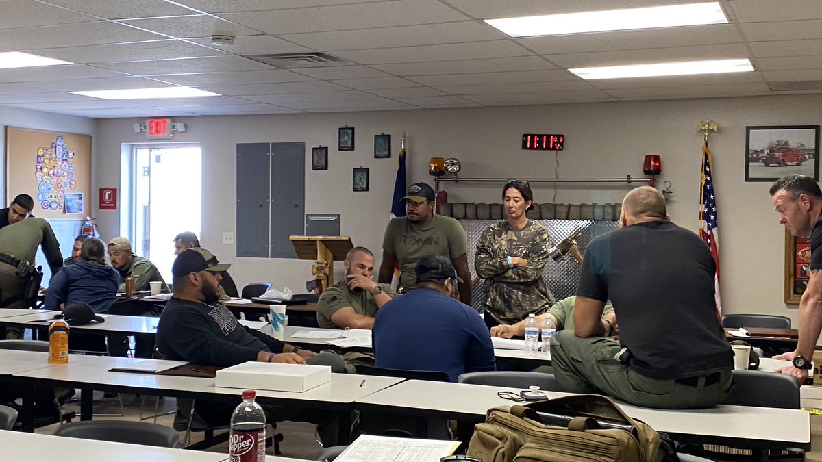 p2_concepts's tweet photo. Operations planning under way... There’s more to #SWAT than kicking doors! #StayMotivatwd #TrainHard #HoldStrong #P2Concepts #P2C #P2ConceptsTraining #BasicSWAT #Police #TBL #PoliceTraining https://t.co/wccWsatyZg