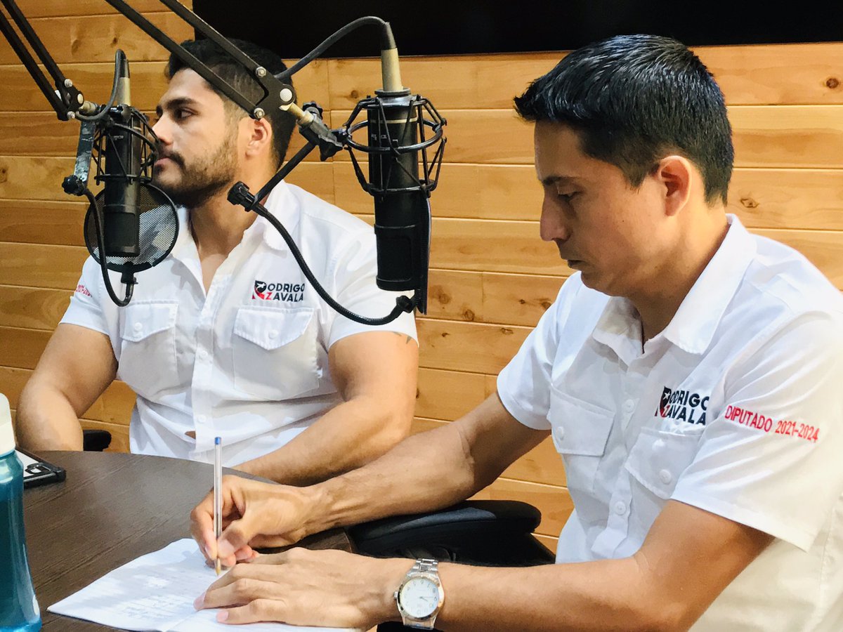 Hoy tuvimos la visita de <a href="/RodrigoZavalaSV/">Rodrigo</a>, candidato a diputado por el Dep. Santa Ana, partido FMLN