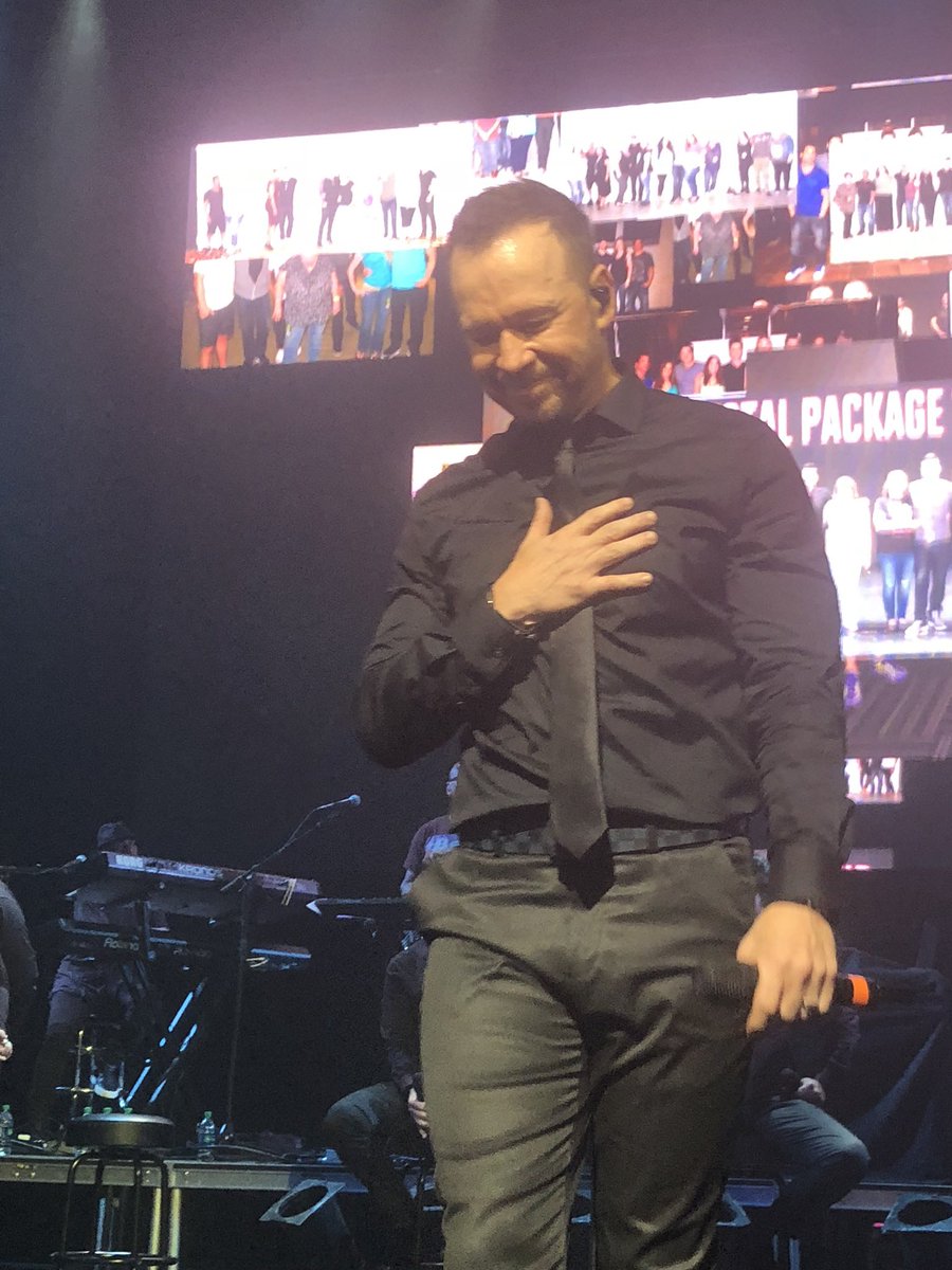 CassTThompson's tweet photo. @DonnieWahlberg... this moment was EVERYTHING! This feeling was EVERYTHING! #ApolloWeekend #HANGINTOUGH30 https://t.co/d0qbt5hLLV