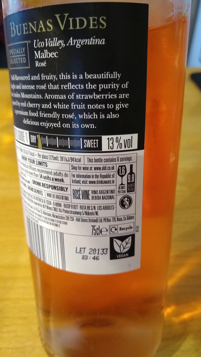 VeganOlive1's tweet photo. Another cracking #Vegan wine from @AldiUK ...Very drinkable if I say so myself... Cheers π·π· #Veganwine #Veganfriendly #SuitableForVegans #Itseasy2bvegan #Veganwine πππ±π»π https://t.co/8ndlvYkGzO