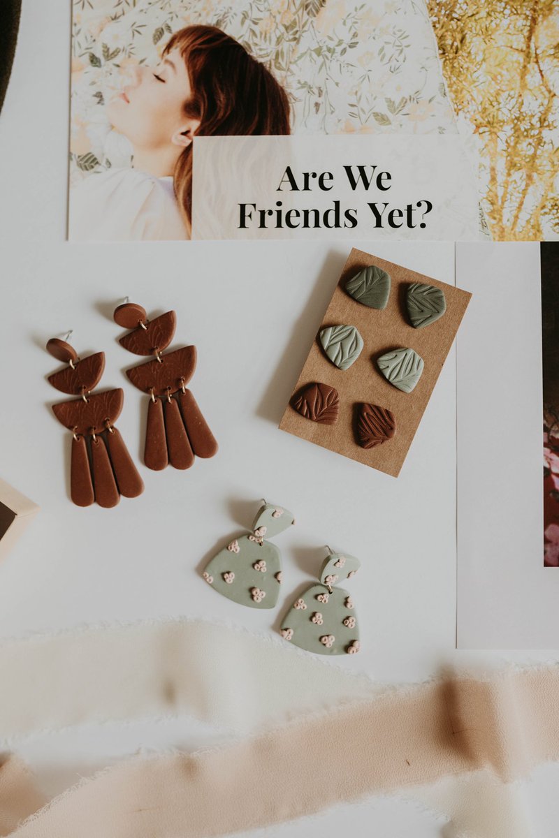 samlbryant1's tweet photo. if anyone could kindly retweet/like this and support my small business I’d really appreciate it 💕 @blushandjosie on IG #SupportSmallBusinesses #PolymerClay #clayearrings #handemade #handmadeearrings https://t.co/W6Nlk459j1