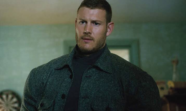 チキ ウェスカーを演じる予定のトム ホッパー見たさにアンブレラ アカデミーを視聴開始 肩幅すごいな 小並感 Netflix