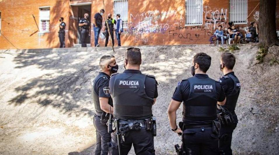 policiabadajoz's tweet photo. Funciones preventivas de Seguridad Ciudadana 💪💪💪 #GIAPOL #SILYCE #PROXIMIDAD #092ATENCIÓNCIUDADANA #TUPOLICIALOCAL #MASCERCADETI https://t.co/nmW35XwREo