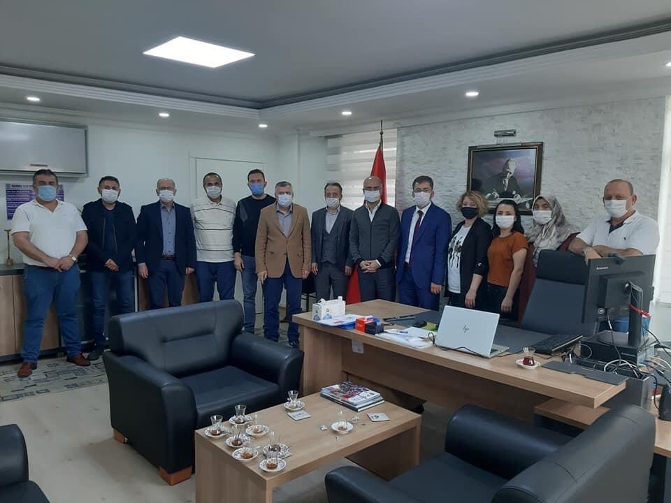 akpartidevrek's tweet photo. Ak Parti Devrek İlçe Başkanı 
Av.Murat Durdubaş ve Yönetim Kurulu Üyelerimiz ile ilçe Emniyet Müdürümüz 
Ömer Seyfi Paça ve Trafik Tescil Büro Amiri
Hasan Bektaş Komserimizi ziyaret ettik... https://t.co/QqYEPsKy9N