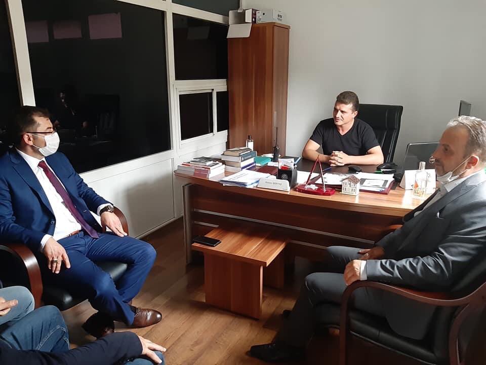 akpartidevrek's tweet photo. Ak Parti Devrek İlçe Başkanı 
Av.Murat Durdubaş ve Yönetim Kurulu Üyelerimiz ile ilçe Emniyet Müdürümüz 
Ömer Seyfi Paça ve Trafik Tescil Büro Amiri
Hasan Bektaş Komserimizi ziyaret ettik... https://t.co/QqYEPsKy9N