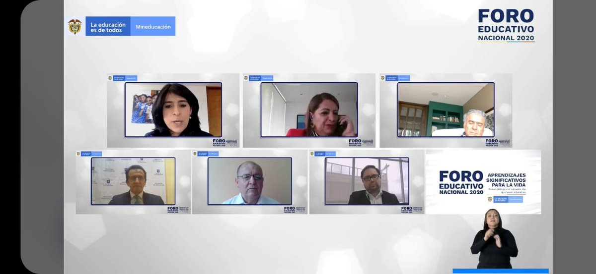 Presentes <a href="/PFendidoc/">Fendidoc</a> en  #ForoEducativoNacional frente a los aprendizajes, la política pública y la nueva Escuela en <a href="/Mineduc/">Ministerio de Educación</a> Presentes! debate sobre políticas públicas educativas <a href="/constanzaalarc/">Constanza L. Alarcon</a>