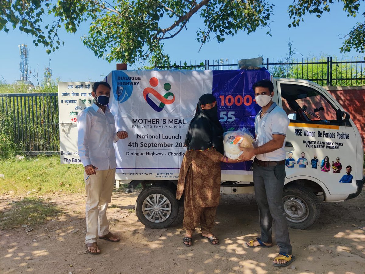 MohammadIntzar4's tweet photo. आज 10 दिवियांग/विधवाओं के परिवारों को open eyes foundation के सहयोग से राशन बांटा गया जो की बहुत ही जरूरतमंद है हम open eyes foundation का बहुत बहुत धन्यावाद करते है। #YESFoundation #mohdintzar https://t.co/dZYMo5AJTK