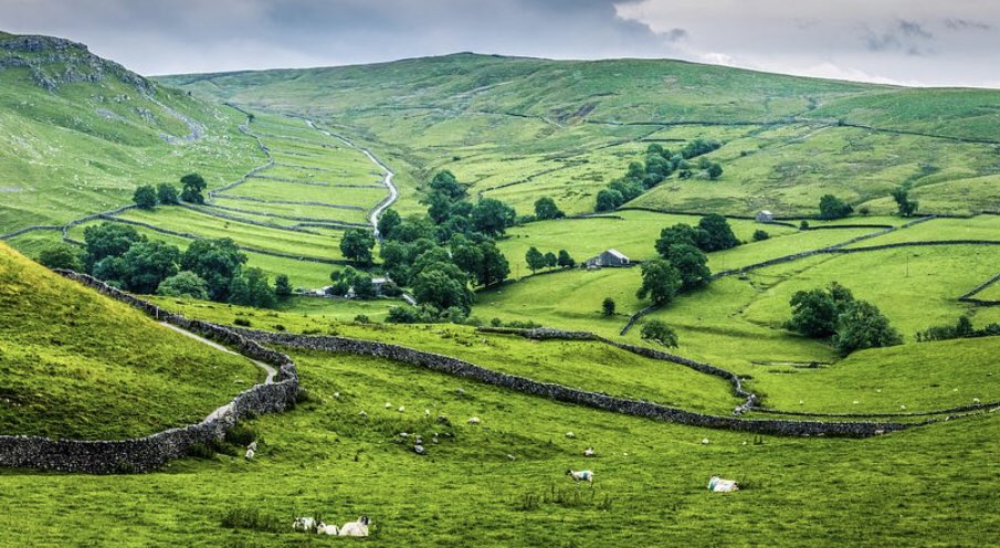 RT if you love England’s green and pleasant land! 🏴󠁧󠁢󠁥󠁮󠁧󠁿