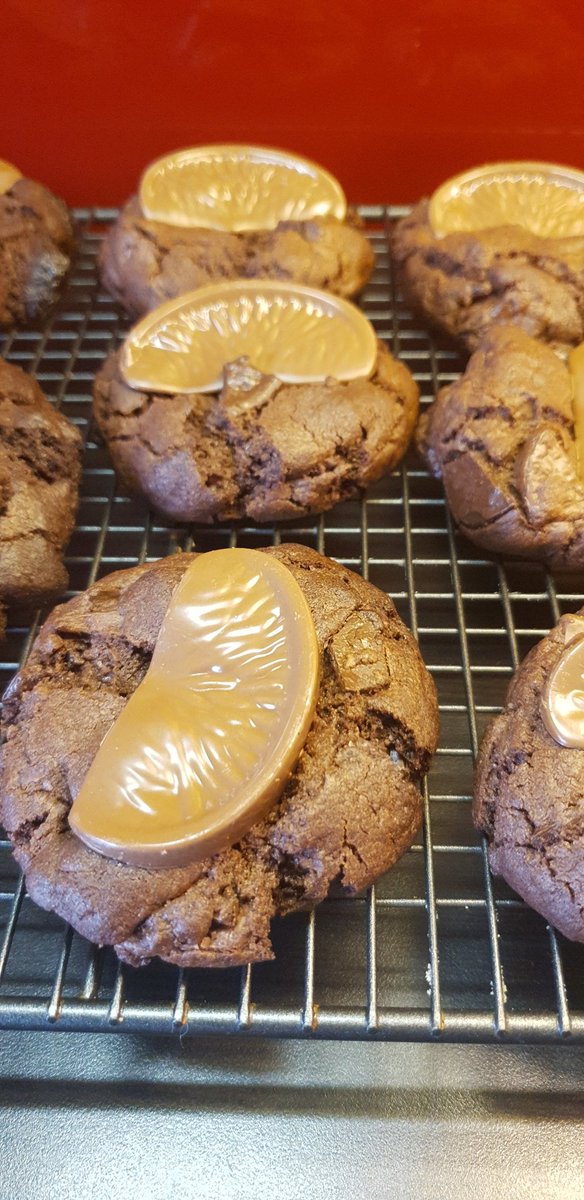 AdrienneWright0's tweet photo. World Mental Health Day on Saturday alzheimer's society generously gave employees up to half a day off to do something for ourselves. I spent mine in the garden enjoying my flowers and then made chocolate orange cookies thank you @alzheimerssoc @WMHDay @KateLeeCEO https://t.co/iC2DoIBxh9