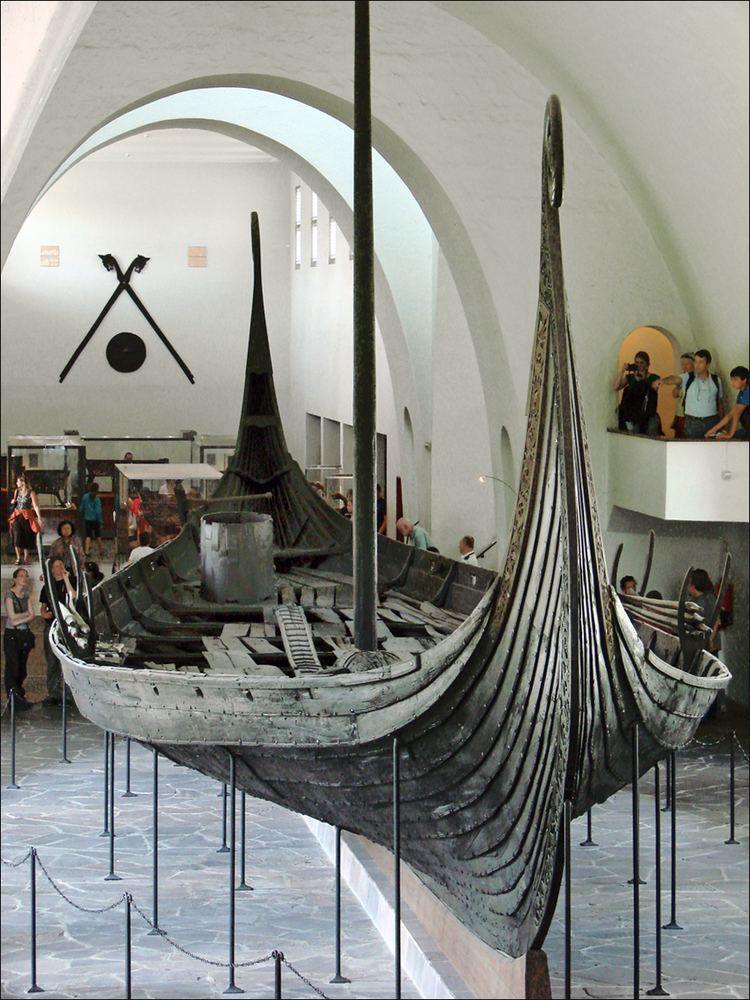 In Viking culture,ur status mattered & u would be buried in high status.Ex: Oseburg Ship,dug & found in Oseburg,NorwayScientists say it's from 834. In it, an 80 & 50 yr-old woman.80-yr old is thought to be Queen Asa,Grandma of King Harald,1st King of Norway!6/10