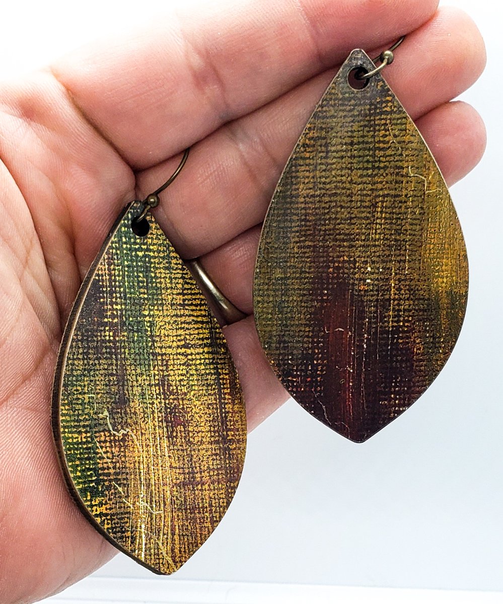 HouseCharmDes's tweet image. Use the code HCDSOCIAL and get 25% off your entire purchase of these and any of the fun items through the link below.

etsy.com/HouseCharmingD…

#leaf #leafshape #leafearrings #leafshapeearrings #patterned #corkbacking #fall #fallearrings #falljewelry #makeitmeaningful #shopsmall