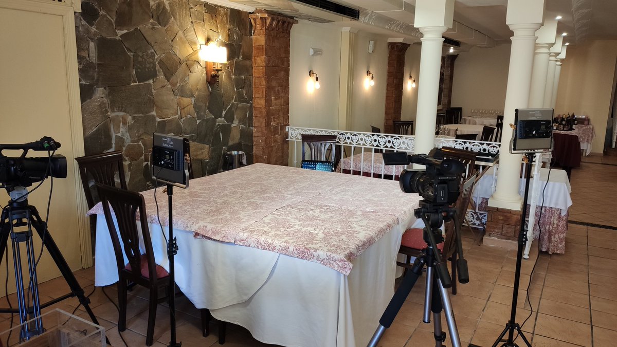 NADIRmalaga's tweet photo. Comienza una nueva entrega del programa @Quepechadetarde producido por esta casa en Canal Torrevisión. No te lo pierdas! Desde @LaEscuelaETH un lugar increíble! https://t.co/7n98YdtDQH