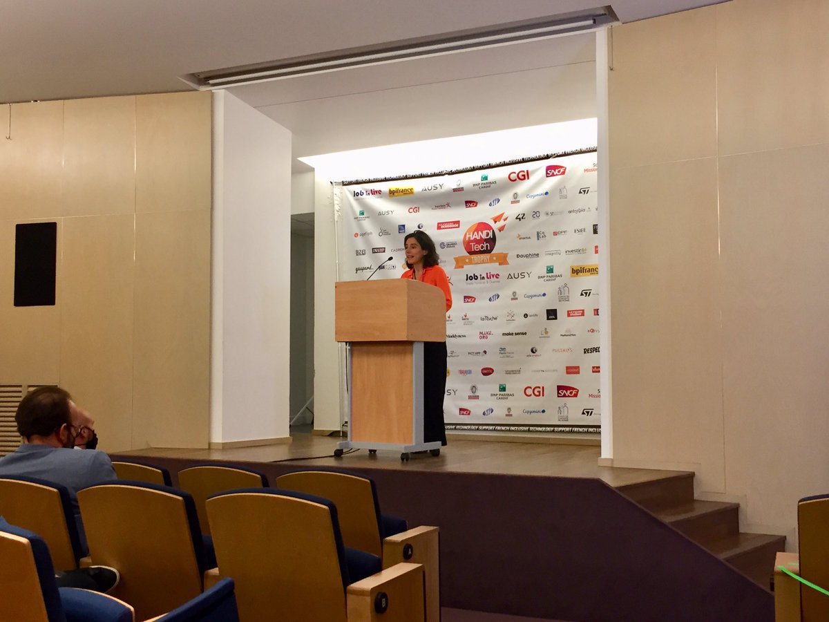 [EDUCATION &amp; FAMILY] On continue les pitchs avec <a href="/ovaomproject/">OVAOM</a> et le projet Brume de <a href="/tralalere/">Tralalere - Programmes numériques éducatifs</a>, finalistes de la catégorie Education &amp; Family, devant nos partenaires et <a href="/CGI_FR/">CGI en France</a>, soutien de la catégorie. #HTT20
Suivez le #Handipitch en live ▶ bit.ly/2EO1DiU #LiveHTT20