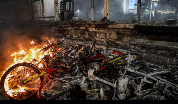 Kondisi Terkini Halte Transjakarta Bundaran HI Usai Dibakar Massa, Sepeda Hangus dlvr.it/RjCjZV