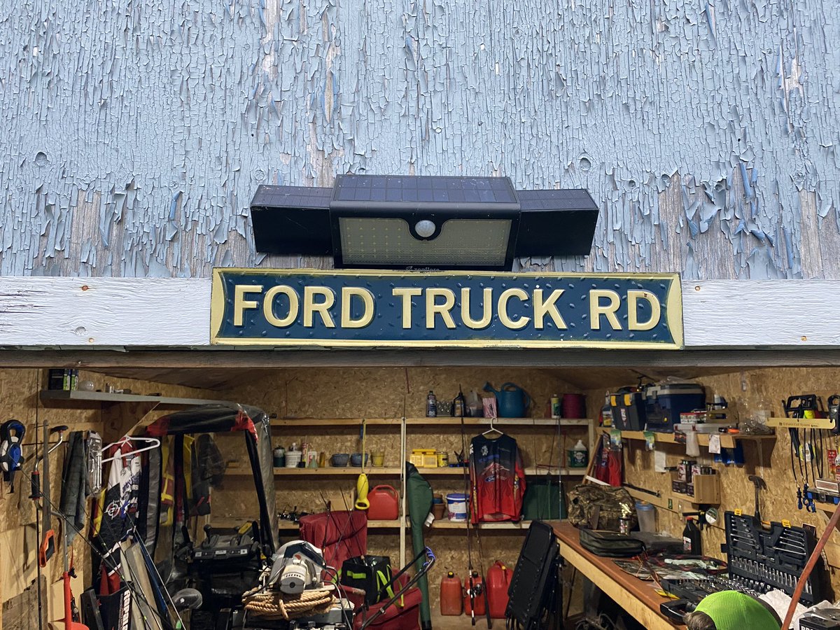 TheSPMess's tweet photo. The bass barn getting a little more tack. It’ll soon be time to light the fire and clean up gear! Natasha loves the tack 👀! #TheBassBarn #CleanGear #ColdEvenings https://t.co/RY2p8xl5h6