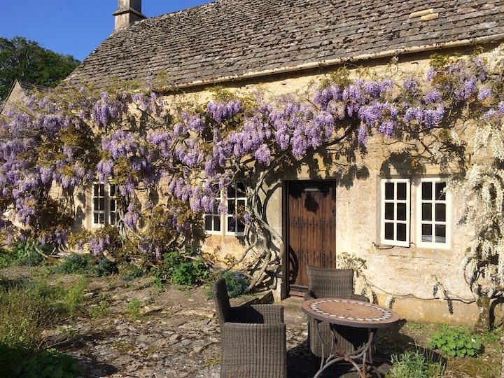 Cirencester Cottage in the Cotswolds area. HELLO?! Cost: £90 a nightGuests: 2One bedroom, one bathroom, WiFi. It’s very cosy and has an indoor fireplace. I mean...this place WANTS you to make babies in it. Or go solo like ‘The Holiday’ https://abnb.me/J7tRpLMbqab 