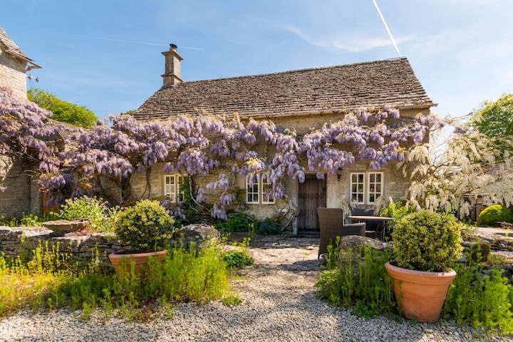 Cirencester Cottage in the Cotswolds area. HELLO?! Cost: £90 a nightGuests: 2One bedroom, one bathroom, WiFi. It’s very cosy and has an indoor fireplace. I mean...this place WANTS you to make babies in it. Or go solo like ‘The Holiday’ https://abnb.me/J7tRpLMbqab 