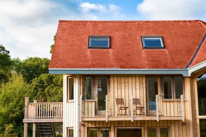 The Ash, a deluxe and really unique apartment in Marion (close to Hereford)Cost: £44 a night. YEP.Guests: 2Insane views in the Herefordshire countryside, cosy settings.  https://abnb.me/IyL9OuSbqab 