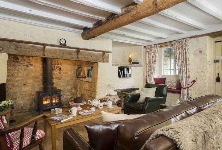 Cotswolds massive! Luxury 17th century cottage in the Cotswolds area! Cost: £80 a night from January (no dates beforehand, I checked )Guests: 3Two beds, two bedrooms, WiFi, indoor fireplace, one bathroom. https://abnb.me/d0JlURqcqab 