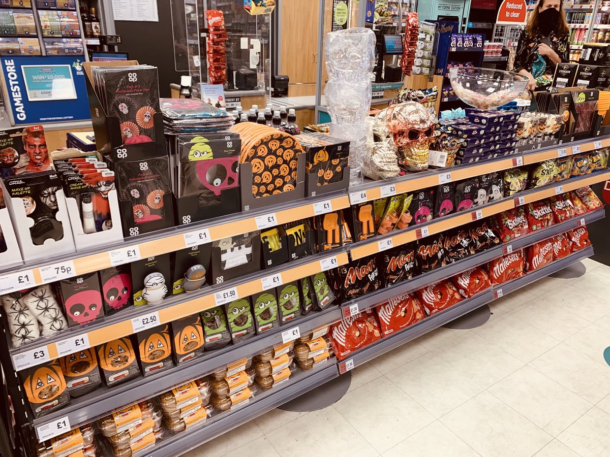 Some frightful scenes this evening ⁦⁦<a href="/mycoopfood/">Central Co-op Food</a>⁩ Sutton Coldfield 👻 🎃 🧙 ⁦<a href="/AdrianD93465562/">Adrian Dunn</a>⁩ ⁦<a href="/ClaireKoziol/">Claire Koziol</a>⁩ ⁦@PaulalanDennis⁩ ⁦<a href="/CoopElaine/">Elaine Dean 🌹💚🇺🇦</a>⁩