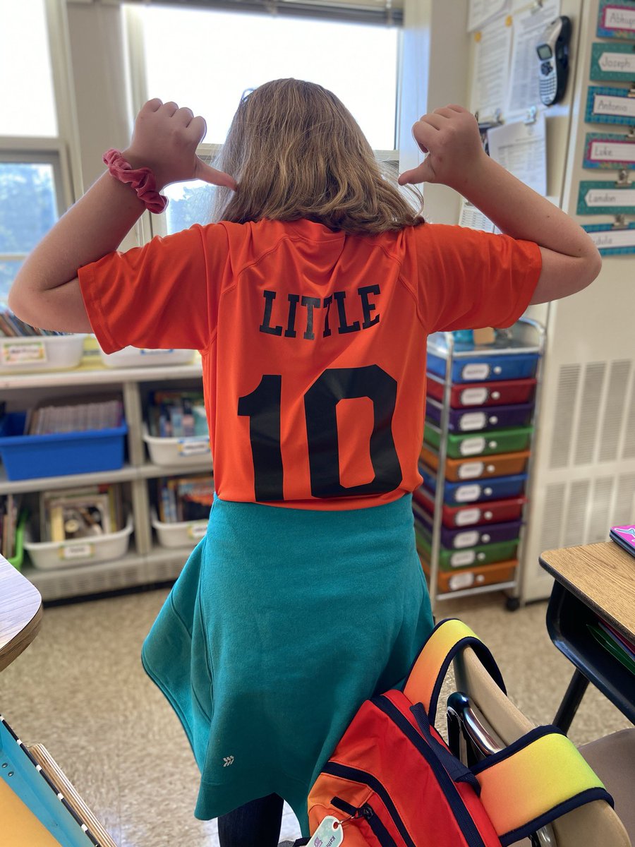 “Teaming up against bullying” with our favorite team jerseys!! #weekofrespect <a href="/MTPSFairview/">Fairview Elementary</a> <a href="/MsNoesgesSBSS/">MicheleNoesgesSBSS</a>
