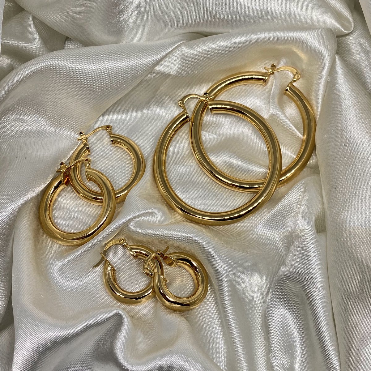 JOASAccessories's tweet photo. These classic 14k gold plated hoop earrings are already very popular in our shop! ✨

They’re available in various sizes and will make a great addition to your jewellery collection 😉 https://t.co/9DMjlWC6So