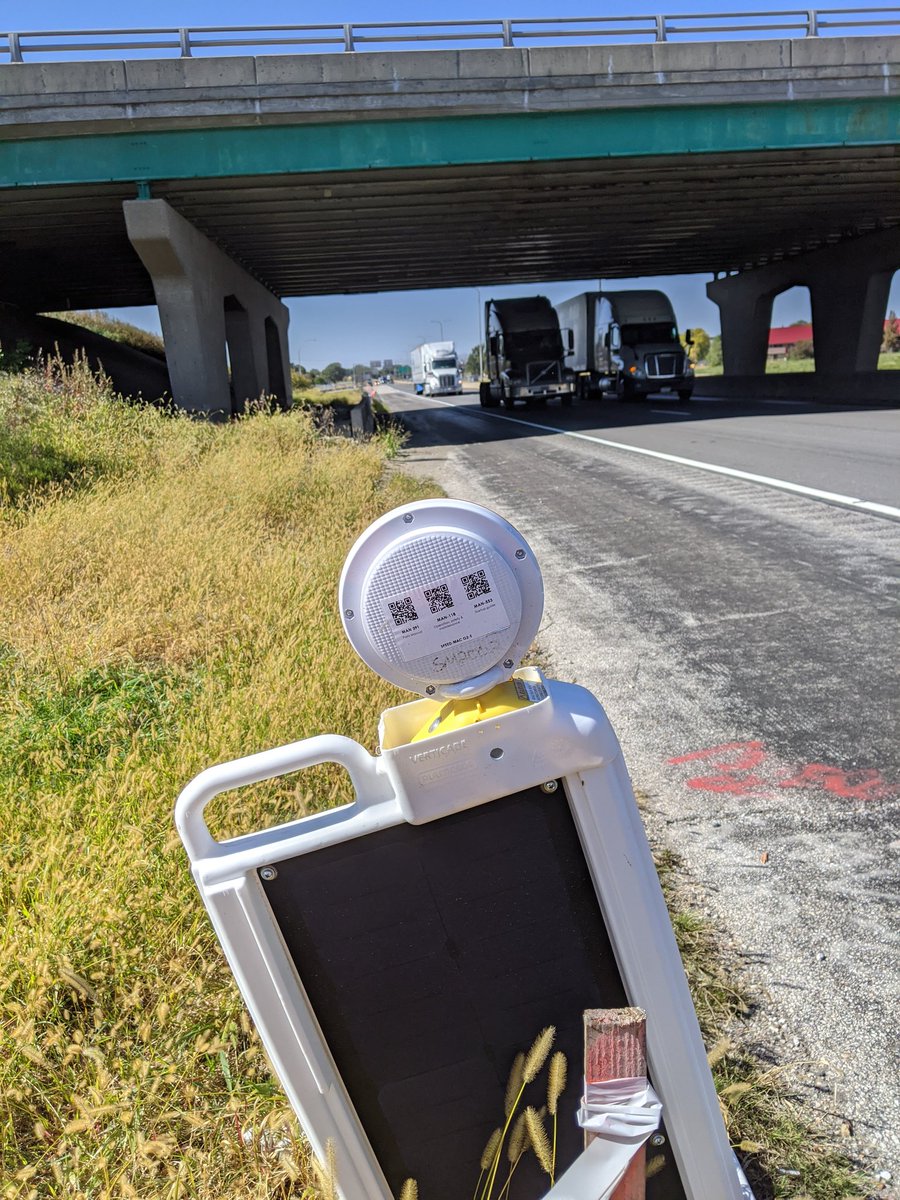 warninglites's tweet photo. We're out here now doing our part too! #illinoistraffic #idot #trafficcontrol #trafficsafety https://t.co/MFOfCOlJeA