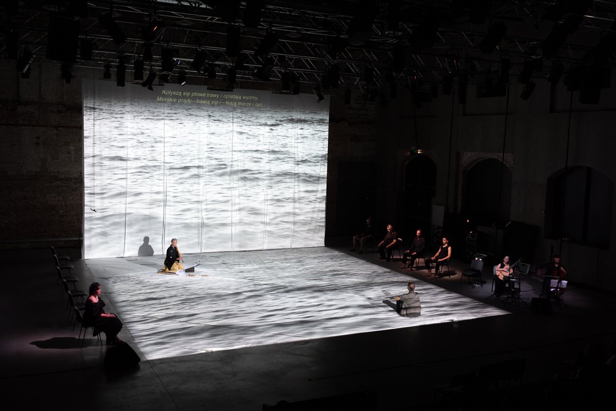 Last week saw the premiere of Vermillion Calm, performed at #InstytutGrotowskiego, Wrocław. It was a pleasure to collaborate with composer Keiko Fujie and director Pia Partum, with visuals for the set featuring <a href="/LiaForslund/">Lia</a> and my work from the Great Salt Lake and the Baltic Sea.