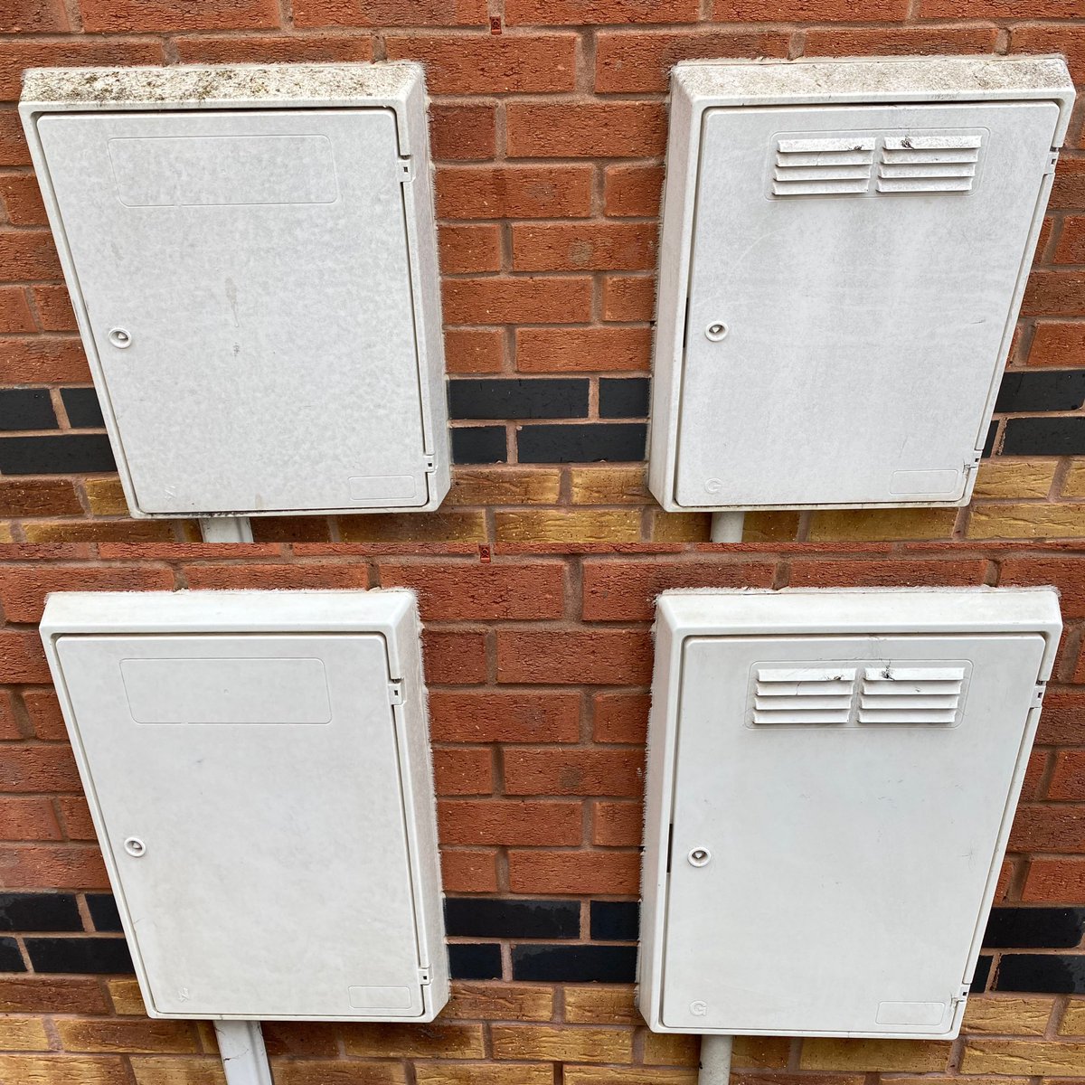 ANWindowclean's tweet photo. Gas/Electric meter reading box mouldy/dirty? We will clean them as well as your windows. Ask us for the price when we clean your windows next!! #windowcleaning #windowcleaners #keepyourwindowsclean #meterbox #mouldfree #waterfedpole #clearwater #nottinghamshire #derbyshire https://t.co/URzvFUW65h