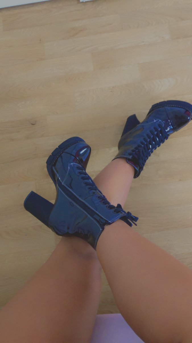 SSvetless's tweet photo. @clarosa_fr Hey ma team fruitée aujourd’hui c’est shopping 🛍 profitez de ✨ -40% ✨sur tout le site avec mon code promo 👟SORAYA40👟 #shopping https://t.co/cCKDqIS8Wy