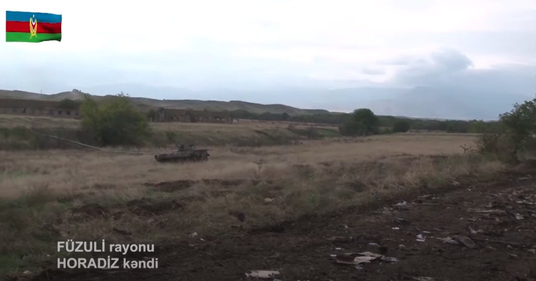 Azerbaijanis claiming the seizure of Horadiz, and show a bunch of captured armor, but the only shot I was able to geolocate was between the original frontlines. Don& #39;t think they& #39;ve advanced very far up the valley  https://youtu.be/EsjaKMYYK... 
