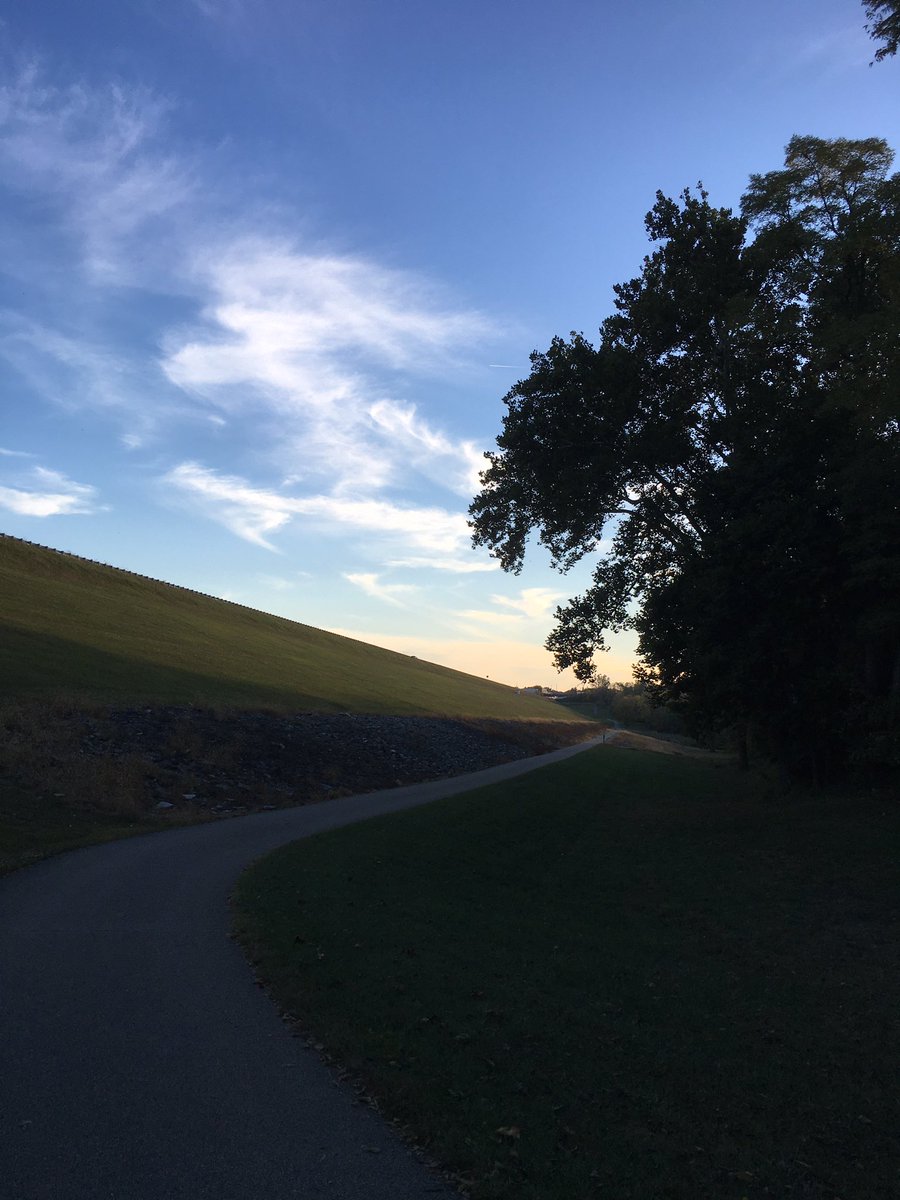 RDANKLEF's tweet photo. Fall is the best time of all
👻🍂🌾🍁🍃🌻🎃 https://t.co/AM7nD27pze