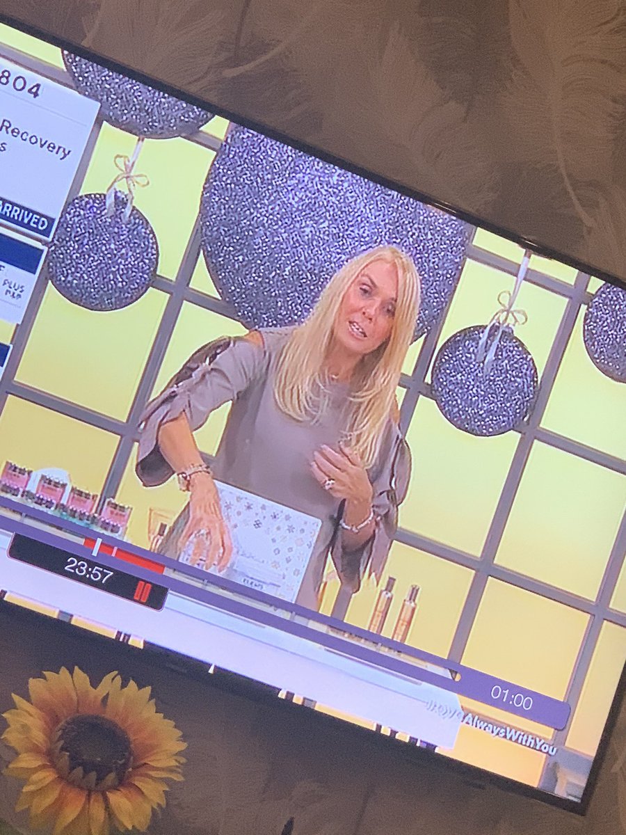 keeleybabs's tweet photo. @qvcuk where can I find this top please? https://t.co/whKJFoCSNK