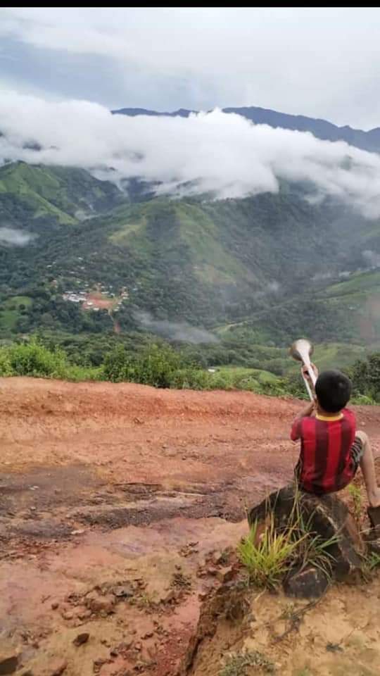 ithavee's tweet photo. Como carajos uno le habla al Gobierno, hace días puse esto y nadie respondió. Necesito compartan. Esta comunidad está incomunicada. Necesitan alimentos urgente: ayuda en Chuve, Besikó en la Comarca Nogbe Buglé. Por favor. https://t.co/xzYxZVjqUq