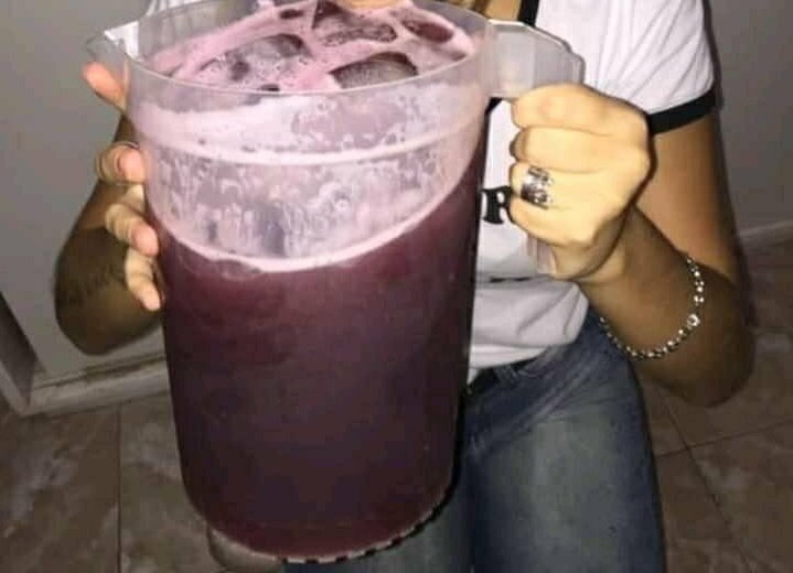 MileMugione8's tweet photo. Esta para un vasito de vino o nooo? *el vasito* https://t.co/HxxGQ42q8a
