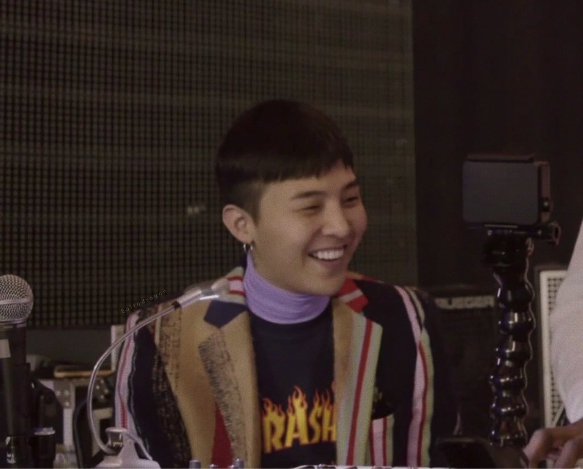 JIYONGDRN's tweet photo. the most beautiful person in this world is called kwon jiyong. 💟 https://t.co/LsmEndOiGW