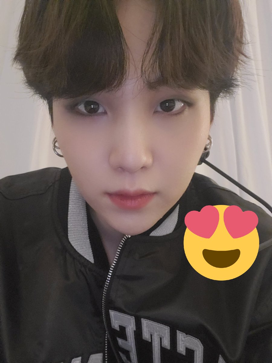 sicisaputra's tweet photo. @BTS_twt 엄마~~~~

He make me cry again 😭😭😭

I'm die 😨 https://t.co/atXzWxEduW