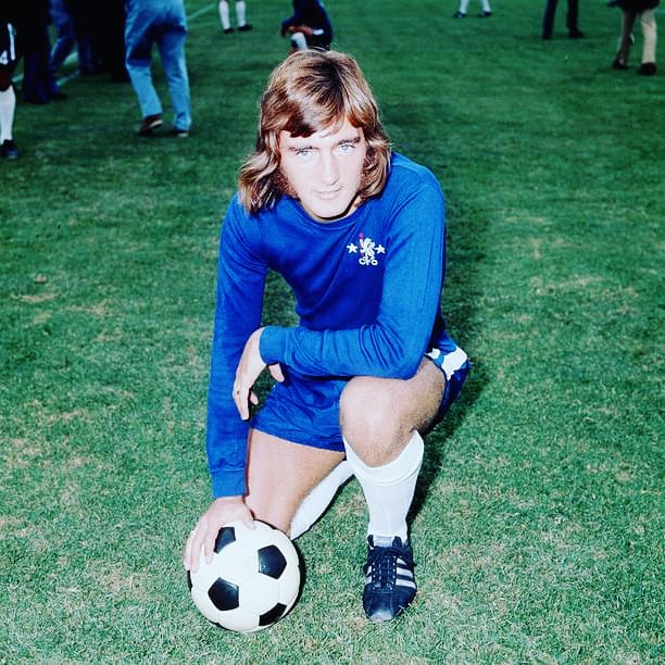 shortswereshort's tweet photo. Alan Hudson during his first spell at Chelsea in the early 70s. A beautiful kit, simple design, as is common with many classic football strips.
#Chelsea
#cfc #chelsaefc 
Pic: Daily Mirror https://t.co/MXPIEKYJWP
