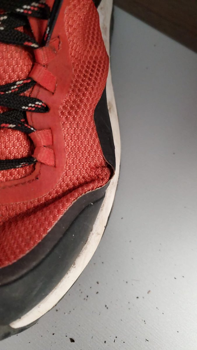 thaimonica's tweet photo. Can't believe my hiking boots are already breaking only after a handful times of usage. @thenorthface explain yourself! Is this the quality I should be expecting from "The North Face" ?? 🙄 https://t.co/GsHxXrQxYe