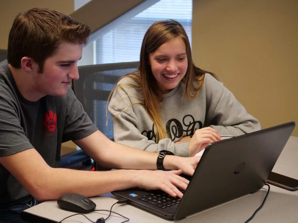 eacualr's tweet image. Throwback to the #GoogleHashCode competition earlier this year! Students solve engineering problems in teams using a programming language of their choice! 💻#GoogleHashcode2020 #ComputerScience @UALR
