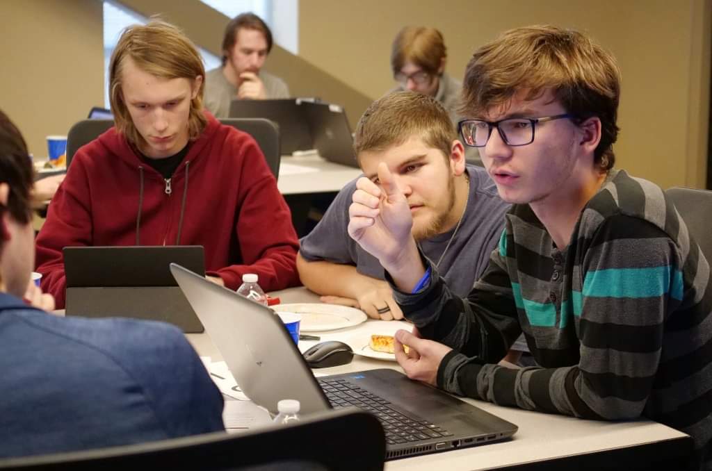 eacualr's tweet image. Throwback to the #GoogleHashCode competition earlier this year! Students solve engineering problems in teams using a programming language of their choice! 💻#GoogleHashcode2020 #ComputerScience @UALR