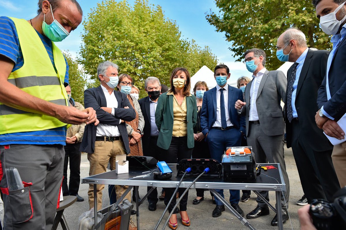 À l’heure du débat sur la 5G, je réaffirme que la Région donne la priorité à l’accès au très haut débit dans les territoires ruraux, aujourd’hui trop isolés.
À #Carmaux (81) son déploiement avance à grands pas : c’est bon pour le développement, l’attractivité &amp; la qualité de vie.