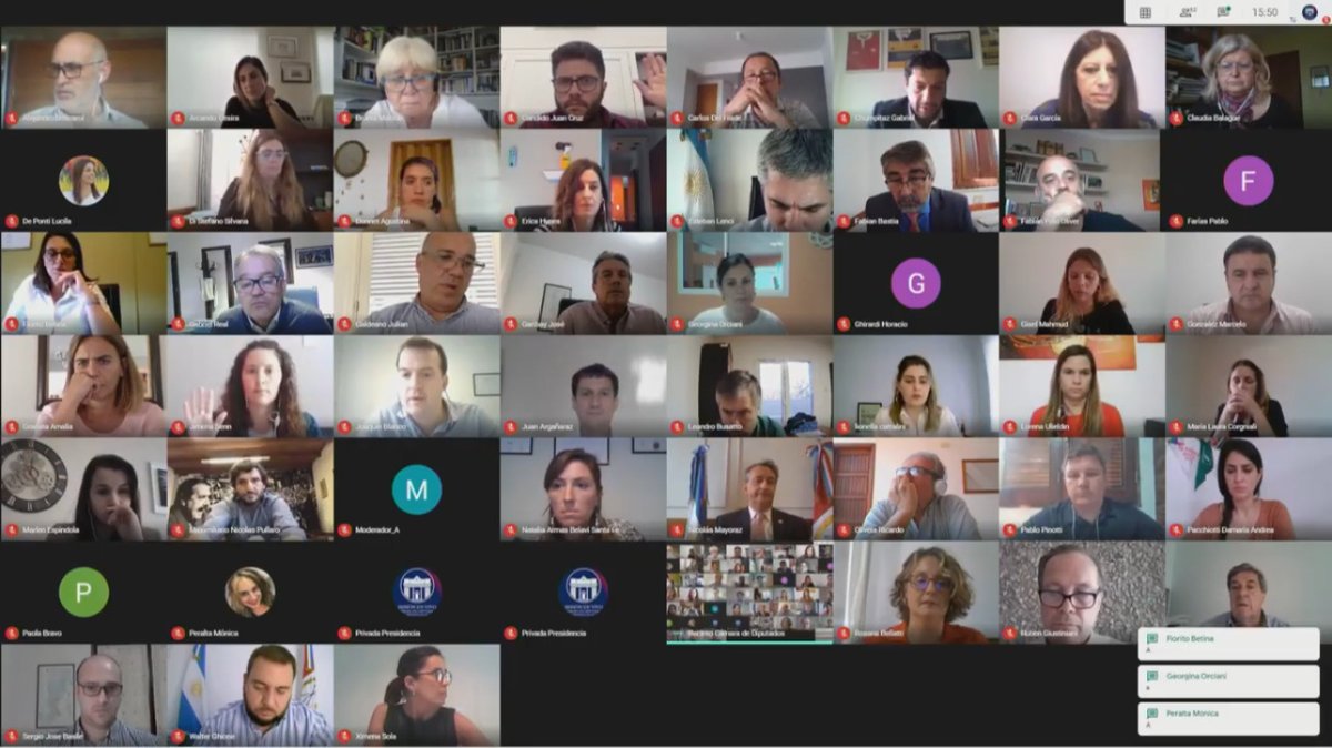 #Ahora en la <a href="/CamaraDipSF/">Diputadas y Diputados Santa Fe</a>, con 45 votos a favor, rechazamos el veto del gobernador <a href="/OmarPerotti/">Omar Perotti</a> a la ley de #BonoExtraordinario para docentes y asistentes escolares reemplazantes. 
En esta crisis, la ayuda debe llegar a todos los que necesitan y no a los que elija el <a href="/GobSantaFe/">Gobierno de Santa Fe</a>.