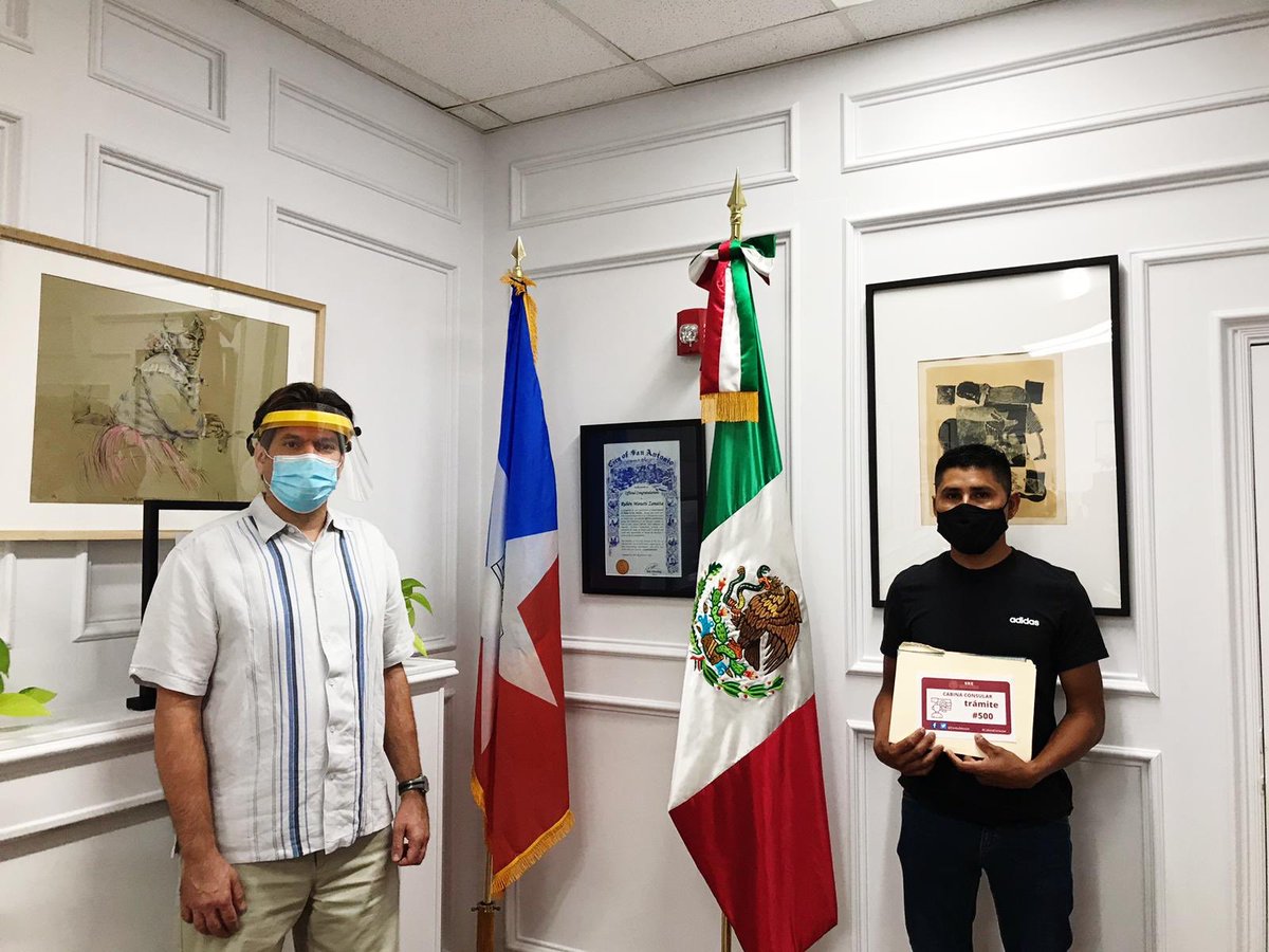 ConsulMexSA's tweet image. Hoy el proyecto piloto #cabinaconsular atendió al usuario 500, el señor Valdemar de la Cruz, originario de Tabasco. 

Gracias a esta iniciativa hemos podido brindar servicios de manera segura y eficaz durante la pandemia. @SRE_mx  @rminuttizan @grico_mx