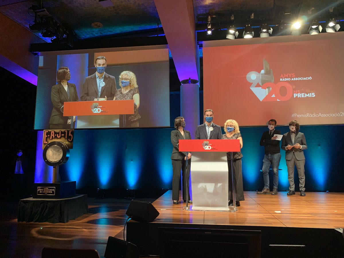 RadioAssociacio's tweet photo. #MillorProfessional a @punsix de @SERCatalunya, @marianuria2011 de @CatalunyaRadio i @Benetinigo de @Rac1 per un sobreesforç de síntesi i de comprensió cap els oients en l’àmbit de la informació de tribunals, en l'any amb la sentència del Procés #PremisRàdioAssociació2020 https://t.co/VRTaRs4h0Z