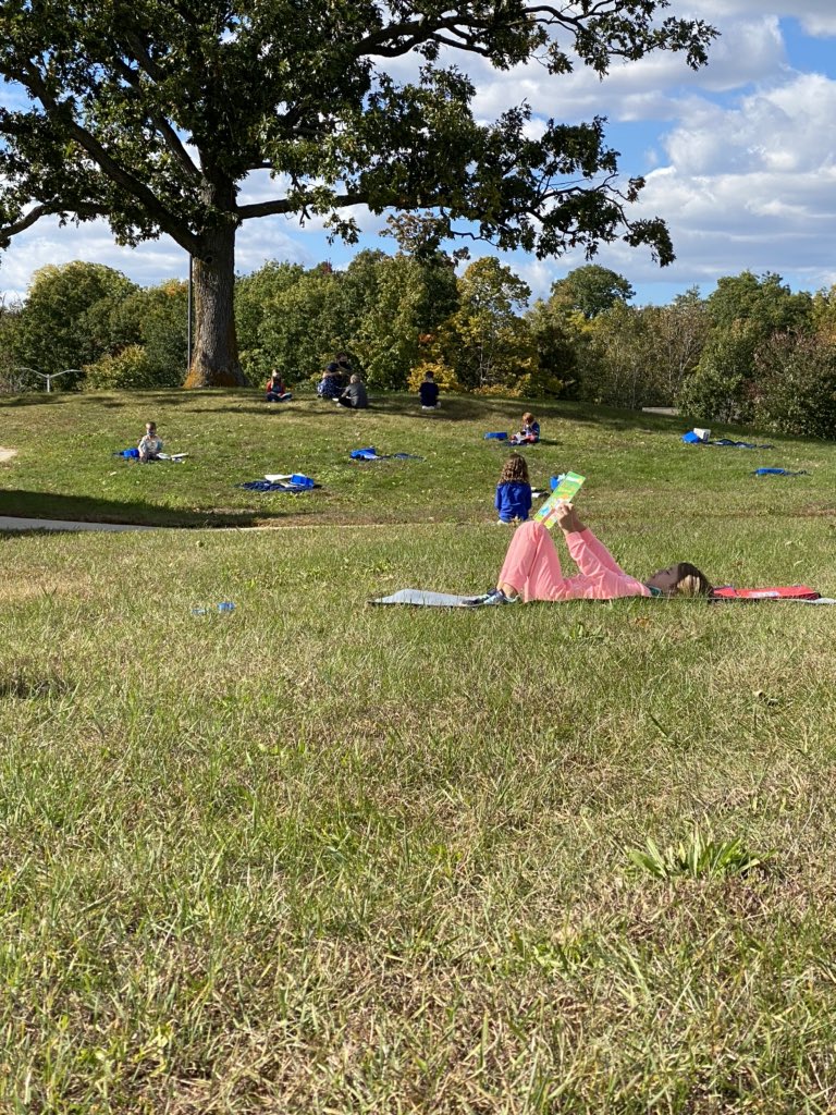 moore2luvnfirst's tweet photo. It was a beautiful day for these first graders to fill the air with their stories and practice their good reading habits. #welovethefreshair https://t.co/HvajeZiR85