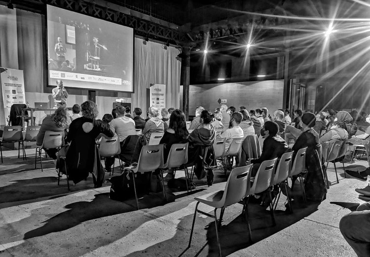 La conférence de Roland Lehoucq "Faisons des #sciences avec #starwars " bat son plein 

N'hésitez pas à nous rejoindre sur notre rediffusion en direct : festivalrobotiquecachan.fr/6eme-edition-d… 

#StarWarsJediFallenOrder  #Robot #frc2020 #festival #sciences #physique #découverte