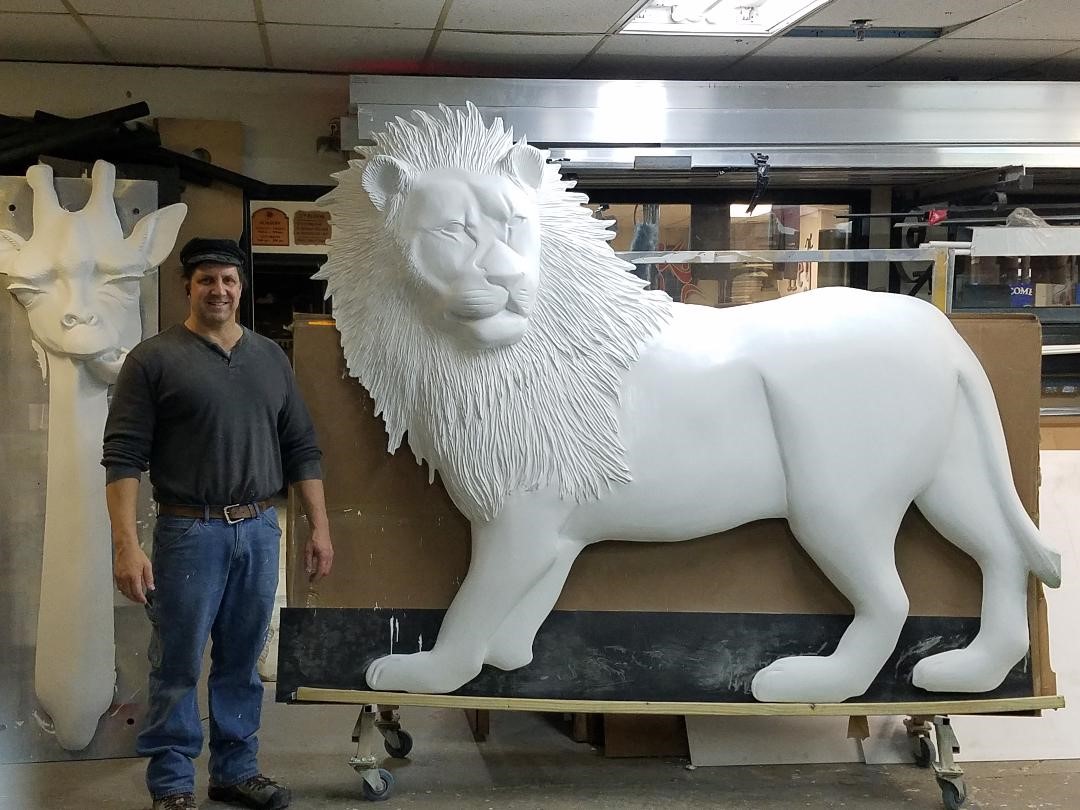Mike Holst @ American Woodcarving carved this fantastic lion entirely by hand out of CORAFOAM® U150. Full story + more photos at: dunagroup.com/usa/project-sp…