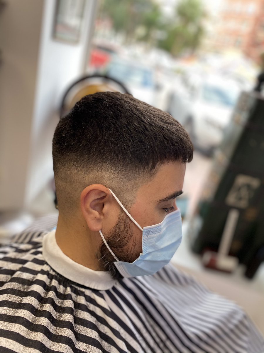 los_3bigotes's tweet photo. Degradado medio. #haircut #fade #valencia #barberia #los3bigotes https://t.co/oFyivd20i3